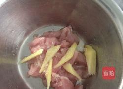 木耳百合炒肉的做法图解3
