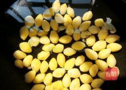 西芹白果炒虾仁的做法图解4