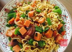 午餐肉炒方便面的做法图解8