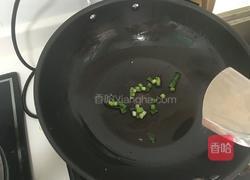 午餐肉炒方便面的做法图解5