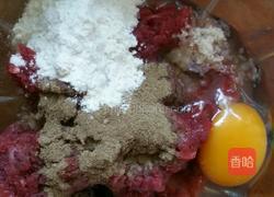 生菜牛肉饼的做法图解3