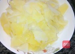土豆炒腊肉的做法图解3