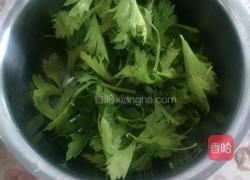 蒸芹菜叶的做法图解1