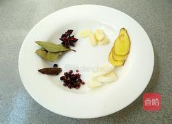 青椒爆肥肠的做法图解3