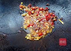 青椒爆肥肠的做法图解6