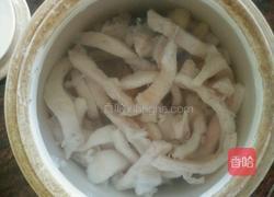 猪小肚炖茨实汤的做法图解4