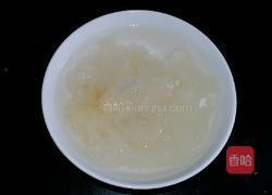 蜂蜜雪梨银耳羹的做法图解3