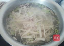 小肠瘦肉汤的做法图解6