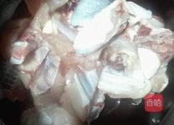 茶树菇炖鸡的做法图解1