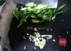 辣椒炒腐竹的做法图解2