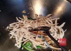 辣椒炒腐竹的做法图解4