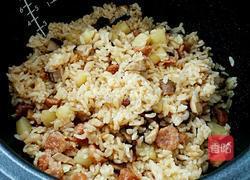 香菇腊肠土豆焖饭的做法图解10