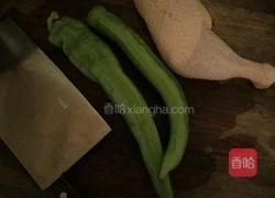 辣椒炒鸡腿的做法图解1