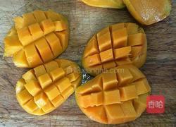 芒果西瓜汁的做法图解2