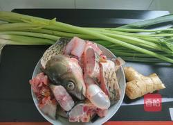 香芹红焖鱼的做法图解1