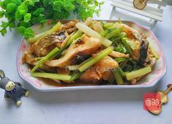 香芹红焖鱼的做法图解8