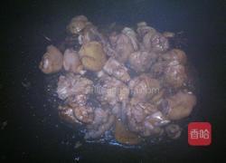 胡萝卜香菇焖鸡腿的做法图解7