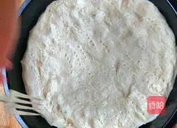 Illustration of how to make homemade sausage pizza 3