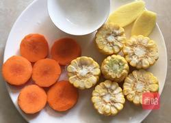 伞骨胡萝卜玉米汤(沙煲法)的做法图解2