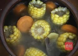 伞骨胡萝卜玉米汤(沙煲法)的做法图解6
