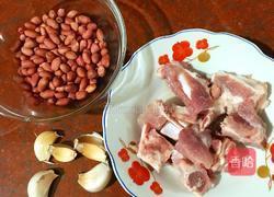 花生大蒜骨头汤的做法图解1