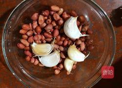 花生大蒜骨头汤的做法图解3
