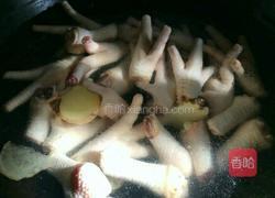 药膳鸡爪的做法图解1