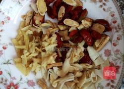 药膳鸡爪的做法图解2