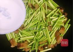 腊肉炒蒜薹的做法图解8