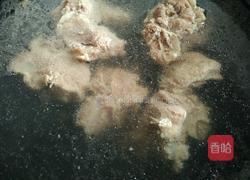 胡萝卜玉米排骨汤的做法图解5