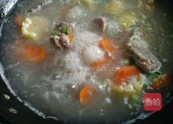 胡萝卜玉米排骨汤的做法图解8