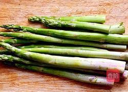 《油淋蒜香芦笋》的做法图解1