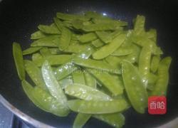 荷兰豆炒腊肠的做法图解5