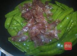 荷兰豆炒腊肠的做法图解6
