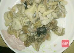 香菇鸡杂炒青椒的做法图解1