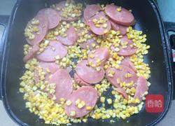 火腿肠炒玉米粒的做法图解3