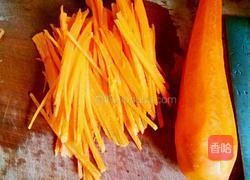 红萝卜丝炒肉丝的做法图解1