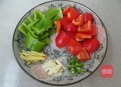 双椒鸡块的做法图解3