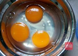 肉碎鸭蛋饼的做法图解1