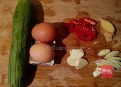 丝瓜炒鸡蛋的做法图解1