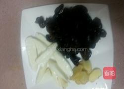 山药木耳鸡肉汤的做法图解1