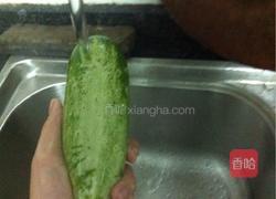 夏日清凉小黄瓜的做法图解1