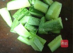 夏日清凉小黄瓜的做法图解2