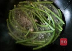 西红柿炒豇豆角的做法图解1