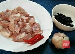 豉汁蒸排骨的做法图解1