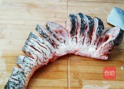清蒸孔雀开屏鱼的做法图解3