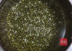 绿豆薏米粥的做法图解1