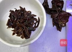 西洋参木耳鸡汤的做法图解3