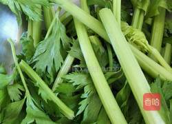 芹菜豆腐干炒肉的做法图解1