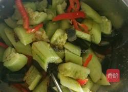 皮蛋拌黄瓜的做法图解3